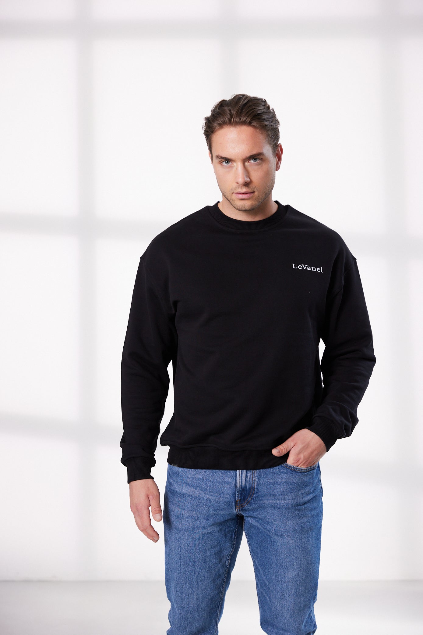 Herren Oversized Sweater schwarz - The world is a movie